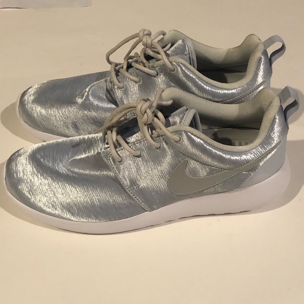 Nike Roshe One Premium Metallic Pure Platinum Silver Blue Shoes